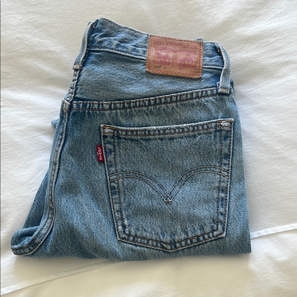 Levi's Blue Classic Denim Jeans with Vintage Wash